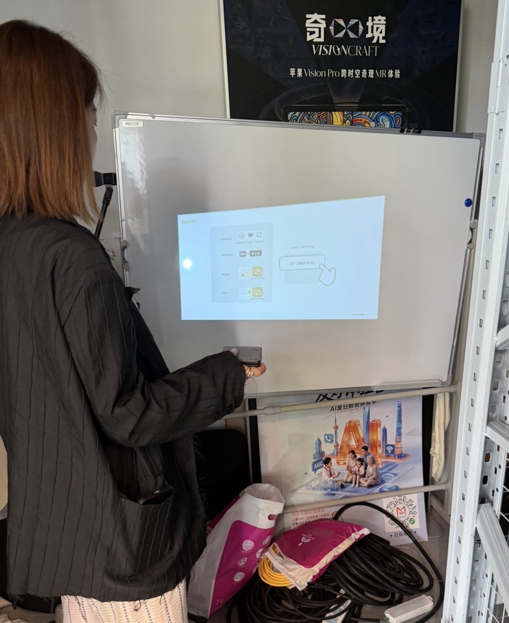 Zakprojector in actie voor video en presentaties
